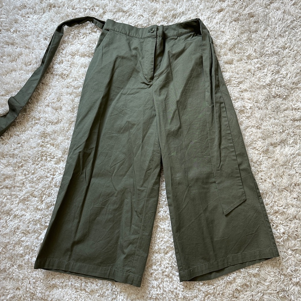 NWT - Mossimo - Flared Khaki Pants with belt